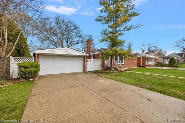 22801 Garfield Street, Saint Clair Shores, MI 48082