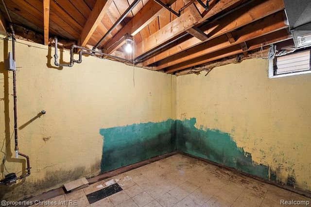 22801 Garfield Street, Saint Clair Shores, MI 48082