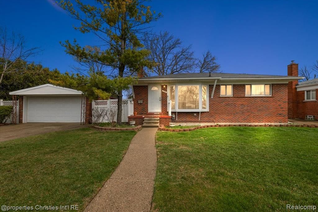 22801 Garfield Street, Saint Clair Shores, MI 48082