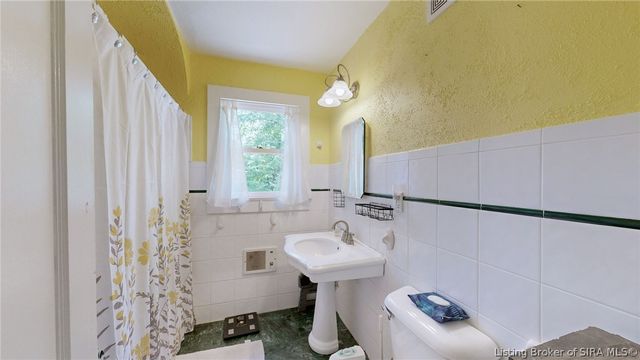 2800 Hollywood Boulevard, Clarksville, IN 47129