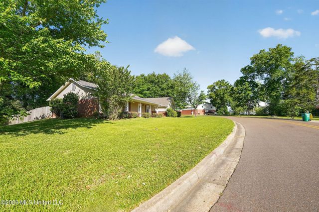147 Sunnycrest Drive, Ridgeland, MS 39157