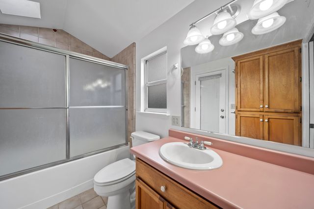 1271 Mistletoe Lane, Redding, CA 96002