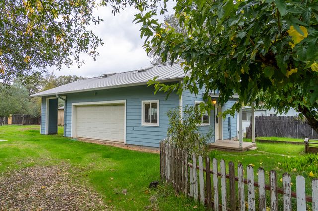 1271 Mistletoe Lane, Redding, CA 96002