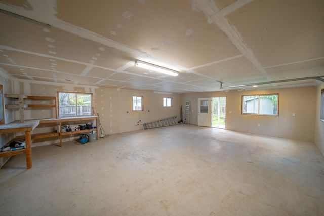 1271 Mistletoe Lane, Redding, CA 96002