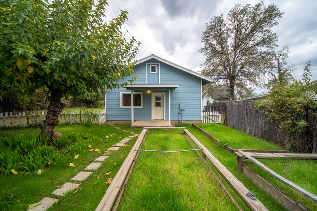 1271 Mistletoe Lane, Redding, CA 96002