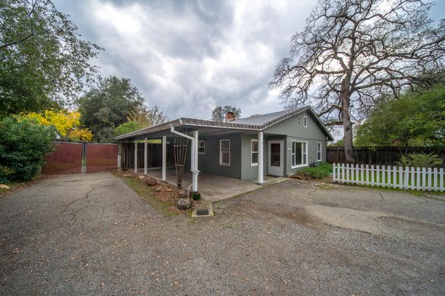 1271 Mistletoe Lane, Redding, CA 96002