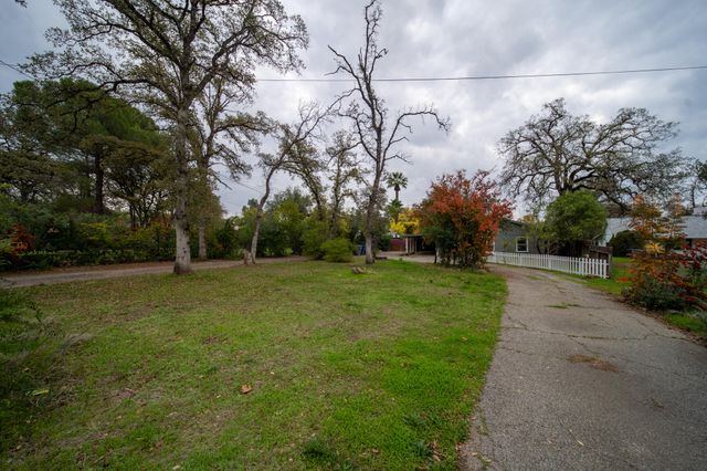 1271 Mistletoe Lane, Redding, CA 96002