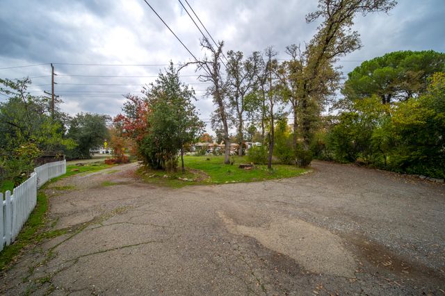 1271 Mistletoe Lane, Redding, CA 96002