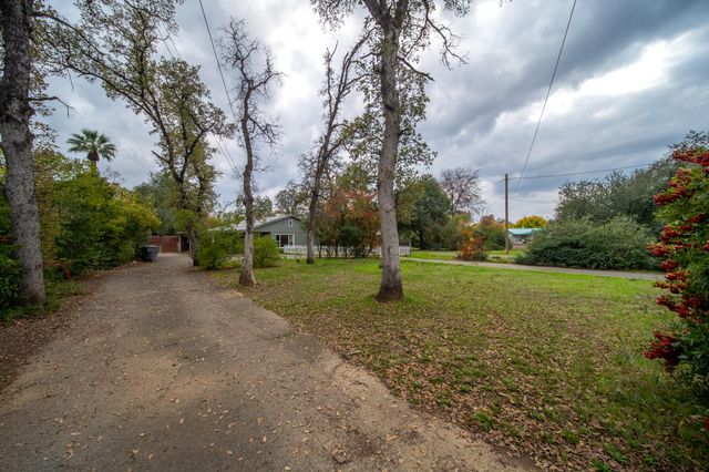 1271 Mistletoe Lane, Redding, CA 96002