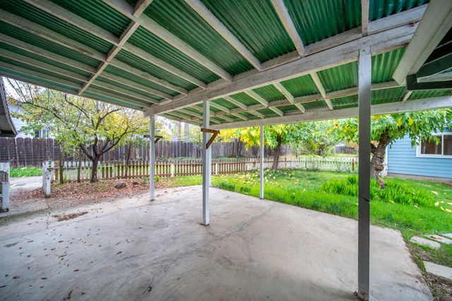 1271 Mistletoe Lane, Redding, CA 96002