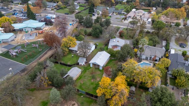 1271 Mistletoe Lane, Redding, CA 96002