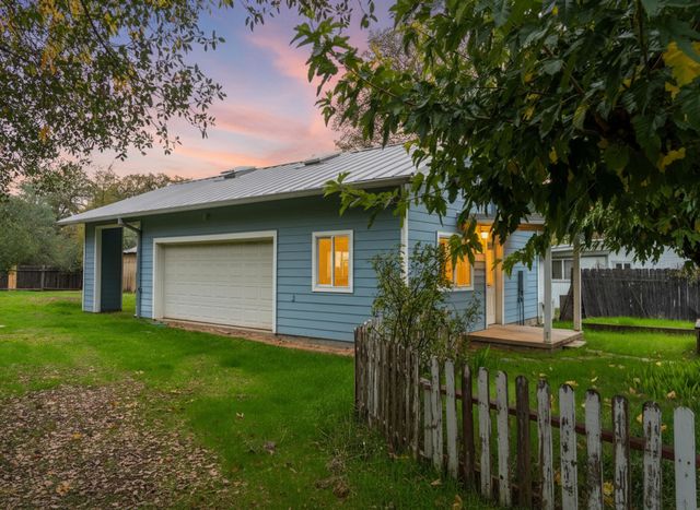 1271 Mistletoe Lane, Redding, CA 96002