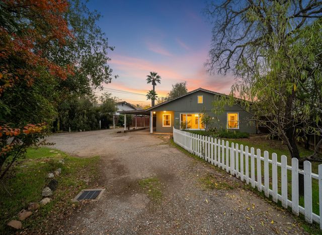 1271 Mistletoe Lane, Redding, CA 96002