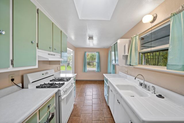 1271 Mistletoe Lane, Redding, CA 96002