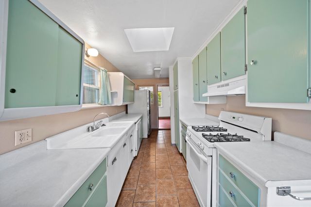 1271 Mistletoe Lane, Redding, CA 96002