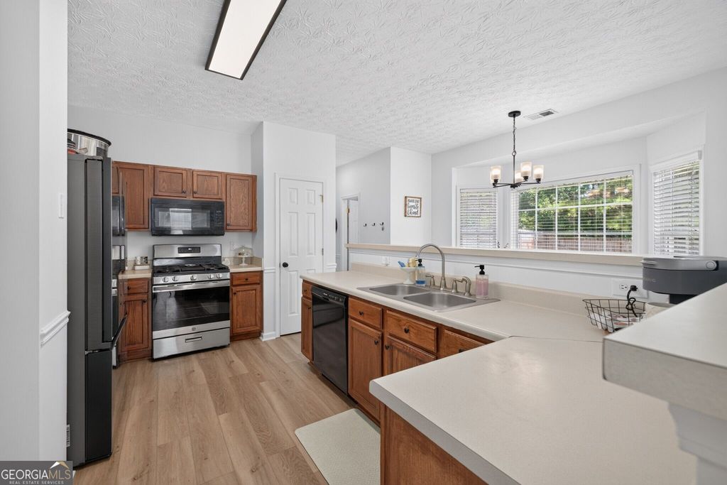 909 Milton Circle, Loganville, GA 30052 — photo 5