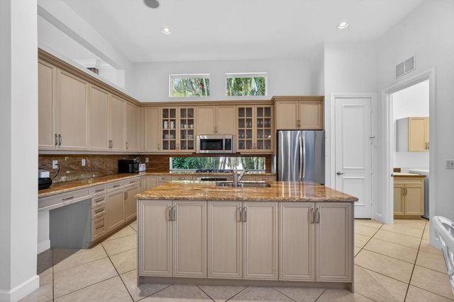 274 Porto Vecchio Way, Palm Beach Gardens, FL 33418