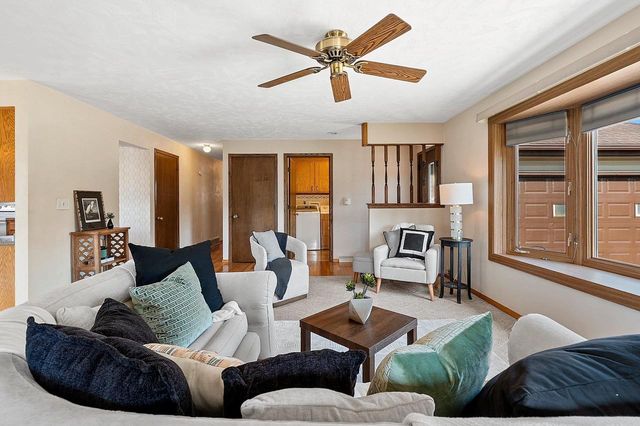 1811 N WHITNEY DRIVE, Appleton, WI 54914