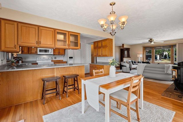 1811 N WHITNEY DRIVE, Appleton, WI 54914