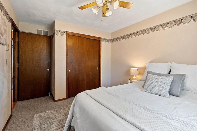 1811 N WHITNEY DRIVE, Appleton, WI 54914