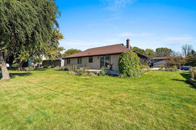 1811 N WHITNEY DRIVE, Appleton, WI 54914