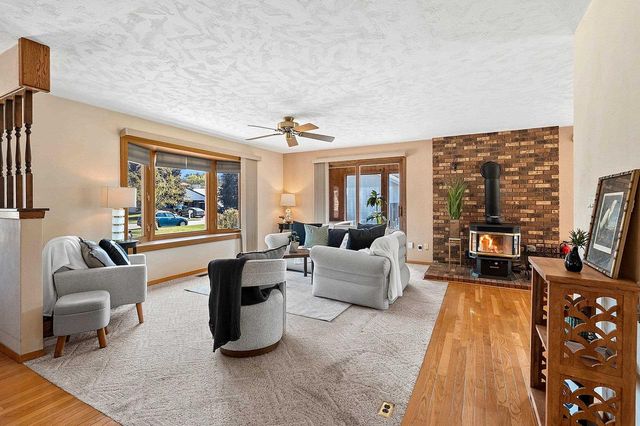 1811 N WHITNEY DRIVE, Appleton, WI 54914