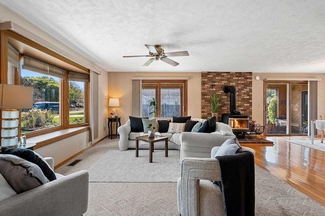 1811 N WHITNEY DRIVE, Appleton, WI 54914