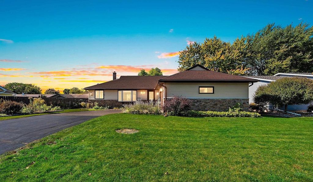 1811 N WHITNEY DRIVE, Appleton, WI 54914