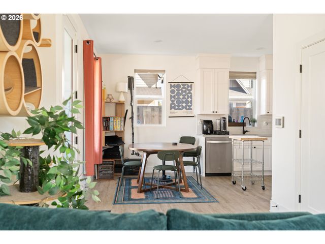 5720 Se DUKE St, Portland, OR 97206