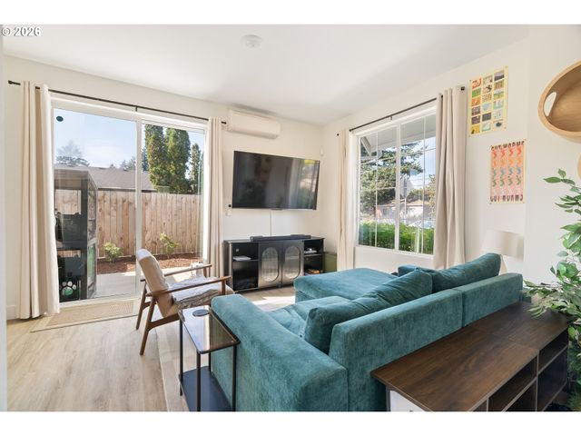 5720 Se DUKE St, Portland, OR 97206