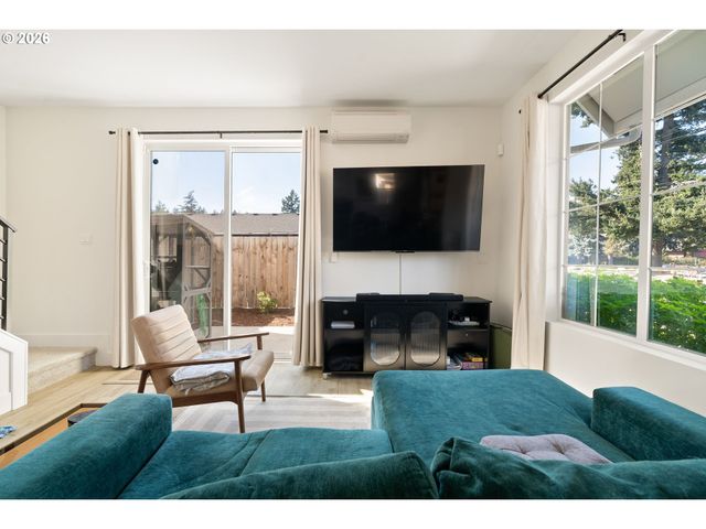 5720 Se DUKE St, Portland, OR 97206