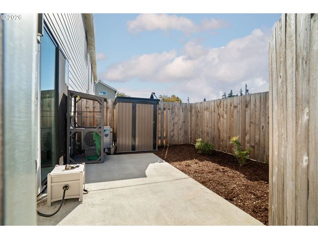 5720 Se DUKE St, Portland, OR 97206