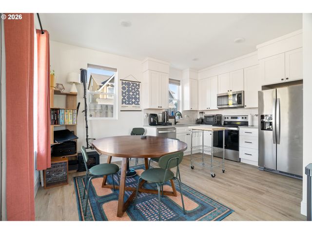 5720 Se DUKE St, Portland, OR 97206