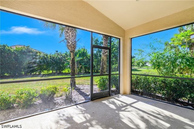 2022 Fairmont LN, Naples, FL 34120