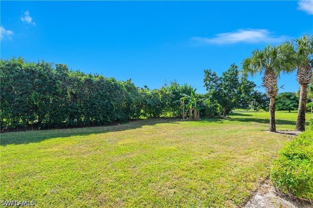 2022 Fairmont LN, Naples, FL 34120