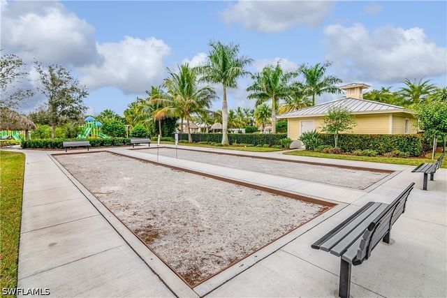 2022 Fairmont LN, Naples, FL 34120