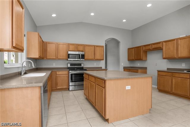 2022 Fairmont LN, Naples, FL 34120