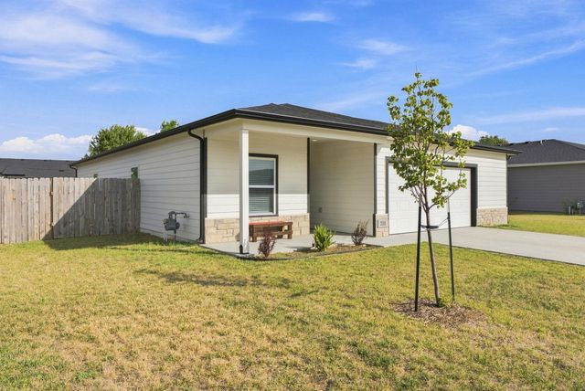 211 S Gatewood St, Valley Center, KS 67147