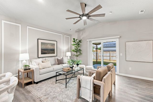 211 S Gatewood St, Valley Center, KS 67147