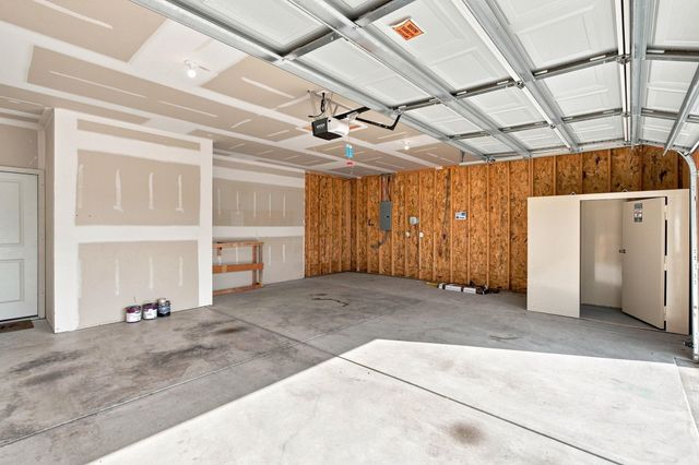 211 S Gatewood St, Valley Center, KS 67147