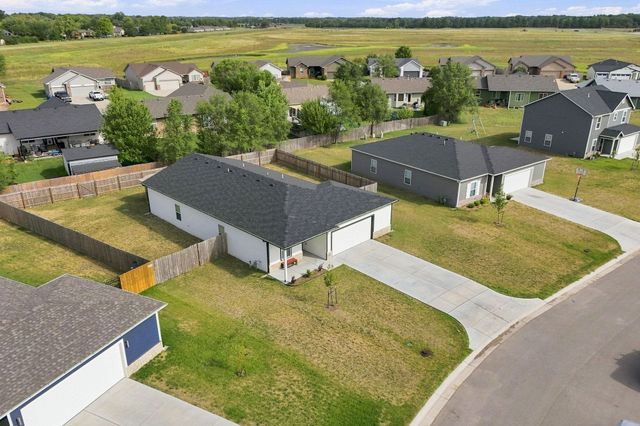 211 S Gatewood St, Valley Center, KS 67147