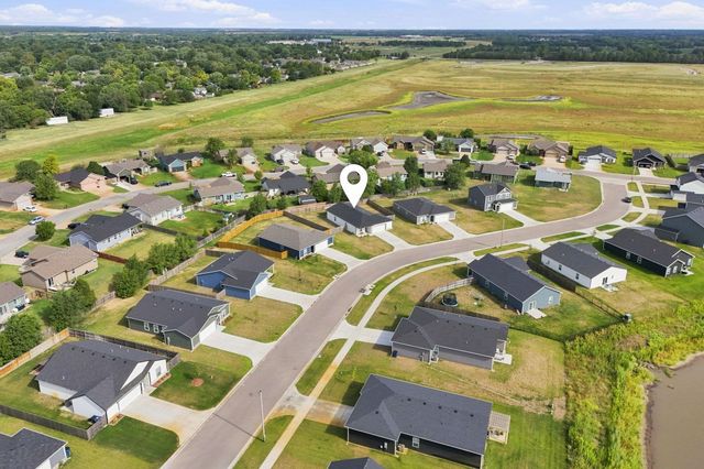 211 S Gatewood St, Valley Center, KS 67147