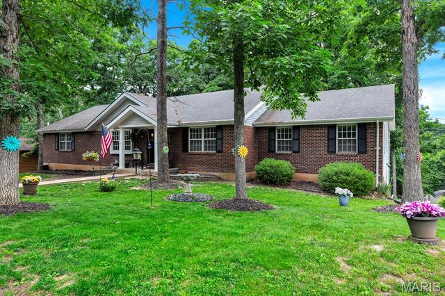 1338 Gainsborough Court, Lake Sherwood, MO 63357