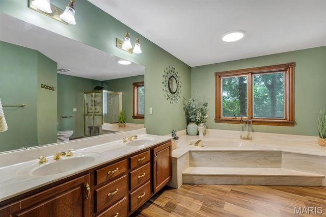 1338 Gainsborough Court, Lake Sherwood, MO 63357