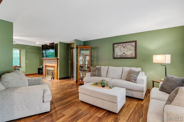 1338 Gainsborough Court, Lake Sherwood, MO 63357