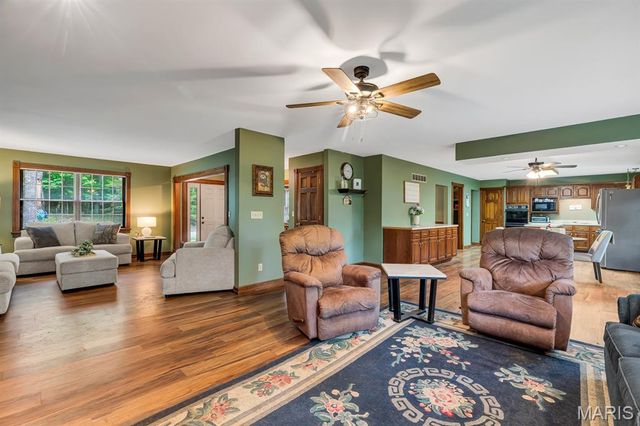 1338 Gainsborough Court, Lake Sherwood, MO 63357