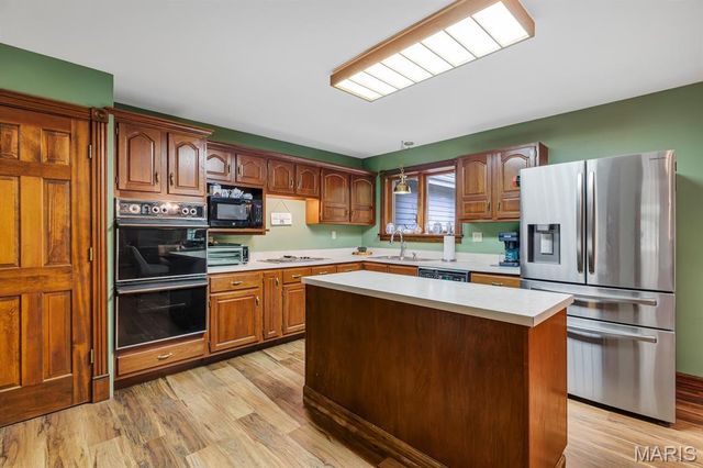 1338 Gainsborough Court, Lake Sherwood, MO 63357