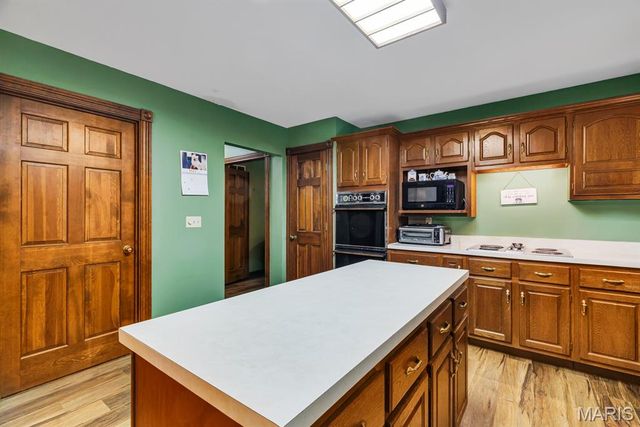 1338 Gainsborough Court, Lake Sherwood, MO 63357