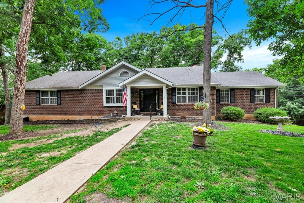 1338 Gainsborough Court, Lake Sherwood, MO 63357