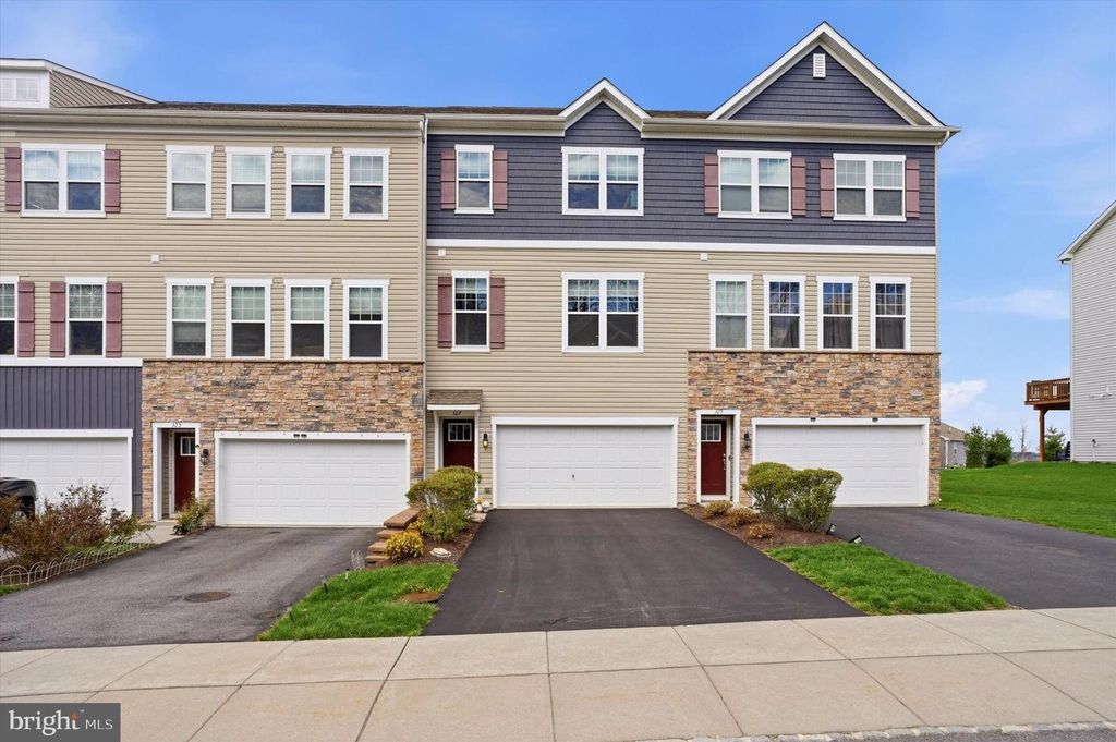 327 DAWSON PL, Downingtown, PA 19335
